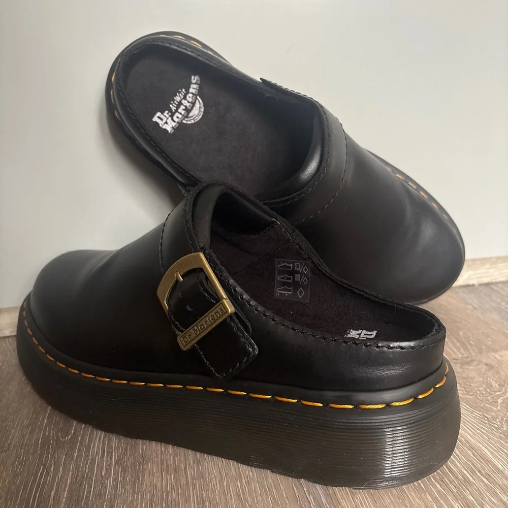 Dr. Martens Black Leather Mules with Gold Buckle and preowned 🖤🖤🖤 - Picture 5 of 8